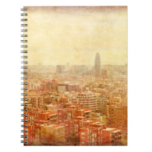 Caderno Espiral Visão de Barcelona em estilo grunge e retrô. barce