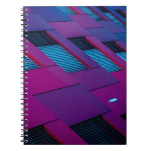 Caderno Espiral Vista inferior da construção roxa