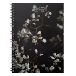 Caderno Espiral White moody flowers on dark background