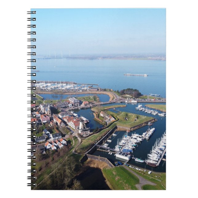 Caderno Espiral Willemstad Nederland drone overzicht. (Frente)