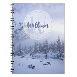 Caderno Espiral Winter wonderland fog spruce forest snow monogram