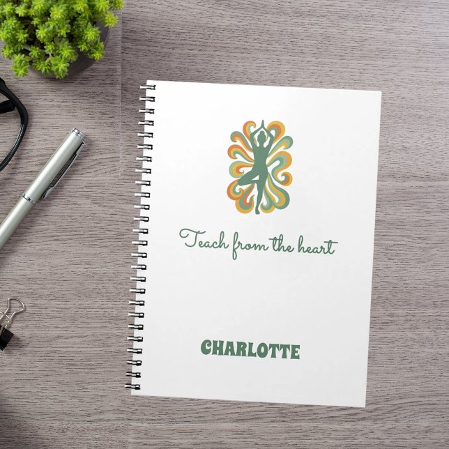 Caderno Espiral Yoga pose swirls green orange name slogan retro (Criador carregado)