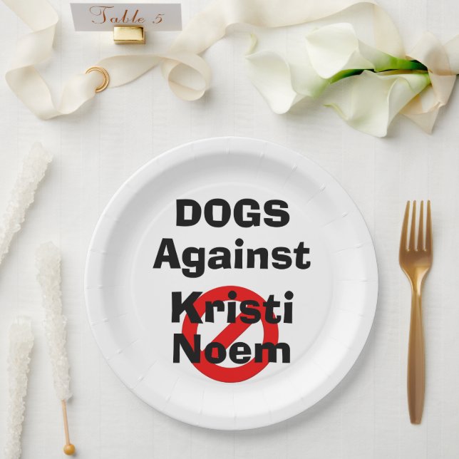 Cães Contra Kristi Noem Prato de Papel (Casamento)