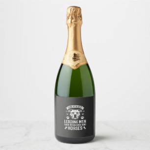 Cães E Cavalos Liderando Homens