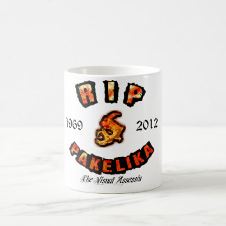 Café 11 onças. Caneca do tributo de Pakelika