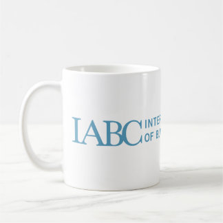 Café A caneca do logotipo de IABC