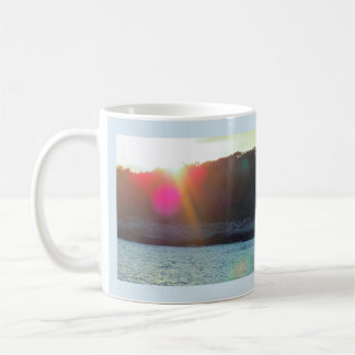 Café Alargamento de Sun na caneca da água com oração de