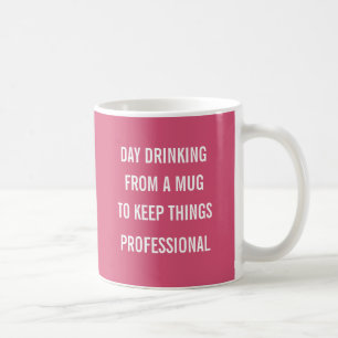 Café Bebendo do dia de uma caneca para manter o