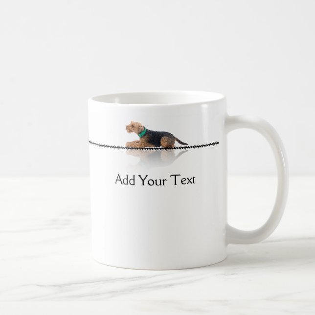 Café Brown e caneca preta de galês Terrier (Direita)