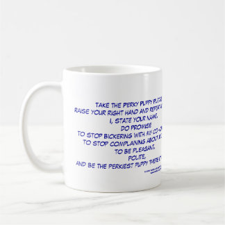 Café Caneca alegre do filhote de cachorro