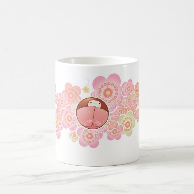 Café Caneca bonita do estilo japonês com boneca de (Centro)