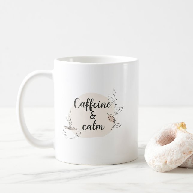 Café Caneca Caffeine & Calm – Design de Citação Minimal (Com Donut)
