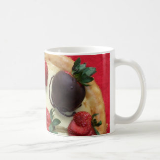 Café Caneca com cobertura em chocolate do bolo de