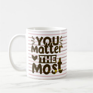 Café Caneca com Design de Faixa de Citação Motivacional