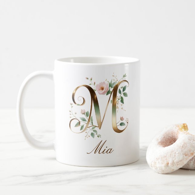 Café Caneca com Monograma de Letra M Floral em Ouro Ele (Com Donut)