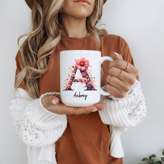 Café Caneca com Monograma Floral de Nome Inicial, Prese (Floral coworker gift mug, floral birthday mug, personalized mug for friend, birth flower coffee cup,)