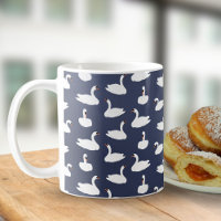 Caneca com padrão de cisnes azuis moderno e elegan