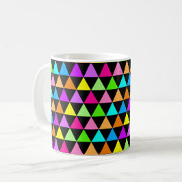 Café Caneca com triângulos de cores neon brilhantes