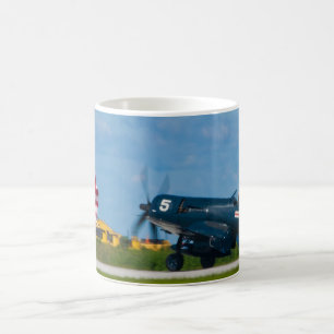 Café Caneca da aterragem do corsário de 124692 F4U-5N