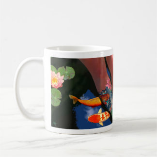 Café Caneca da lagoa do lírio do tatuagem de Koi da mão