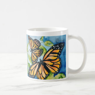 Café caneca das borboletas de monarca