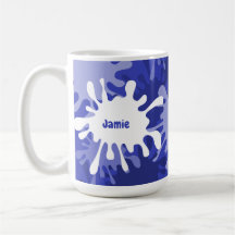 Caneca de chá com respingos de pintura azul abstra