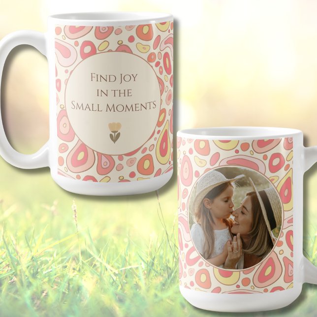 Café Caneca de Citação Inspiradora com Foto Personaliza (Inspirational Quote Mug with Custom Photo | Find Joy in the Small Moments)