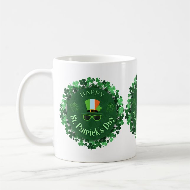 Café Caneca de Coroa de Trevo do Dia de São Patrício Fe (Esquerda)