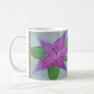 Café caneca de flor púrpura aleatória
