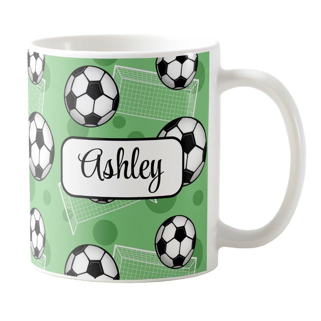 Café Caneca de Futebol Verde Personalizada (Personalized Green Soccer Mug at Amy's Coffee Mugs on Zazzle. )