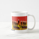 Café Caneca de Hannukah Menorah do girafa<br><div class="desc">A ilustração gráfica de um menorah de Hannukah com girafas projeta. Aprecie todas as noites de Hannukah com esta caneca original, animal da arte.</div>