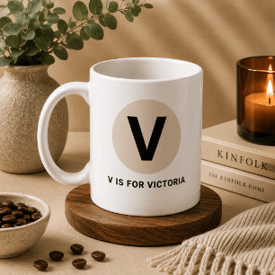 Café Caneca de Inicial Moderna – Design “V de [Nome]”