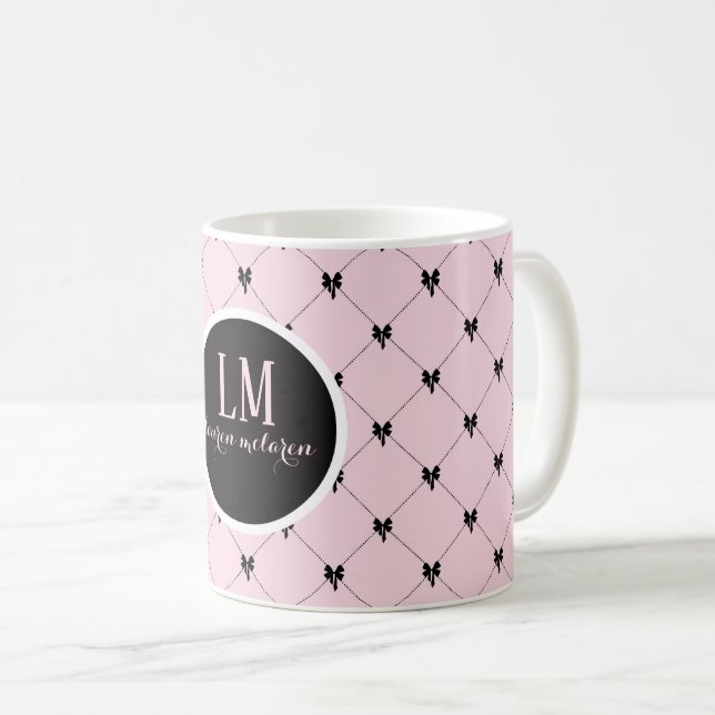 Café Caneca de Monograma com Laço Rosa e Preto em Letra (Frente Esquerda)