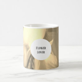 Café caneca de monograma de flor vintage pálida