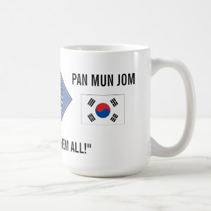 Café Caneca de Mun Jom da bandeja