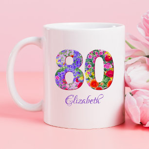 Café caneca de nome colorido floral de 80 anos