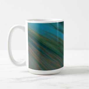 Café Caneca de Ondas do Oceano Azul e Dourado