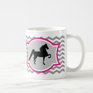Café Caneca de Saddlebred do americano - cinzas e rosa