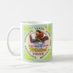Café caneca de voz diretora da escola