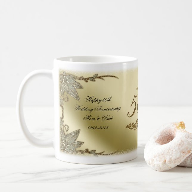 Café Caneca do aniversário de casamento dourado (Com Donut)