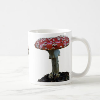 Café Caneca do cogumelo de três amanitas