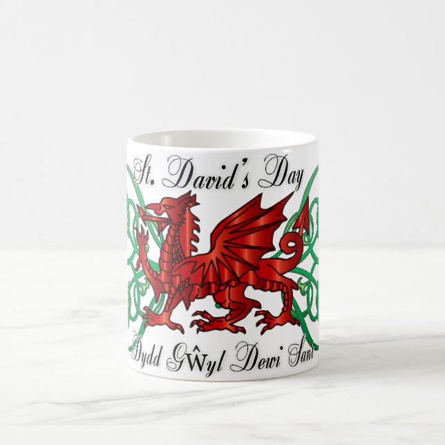 Café Caneca do dia de St David com o Daffodil do dragão (Centro)