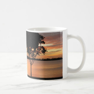 Café Caneca do por do sol de Osborne do lago