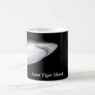 Café Caneca do tubarão de tigre da areia