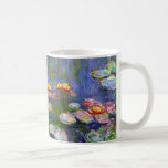 Café Caneca dos lírios de água 1916 de Monet<br><div class="desc">Caneca dos lírios de água 1916 de Monet. Pintura a óleo em canvas desde 1916. Claude Monet impressionista francês permanece ilustre e amado para as pinturas do lírio de água que criou em sua lagoa do jardim em Giverny. Esta pintura específica do lírio de água é desde 1916 e revela...</div>