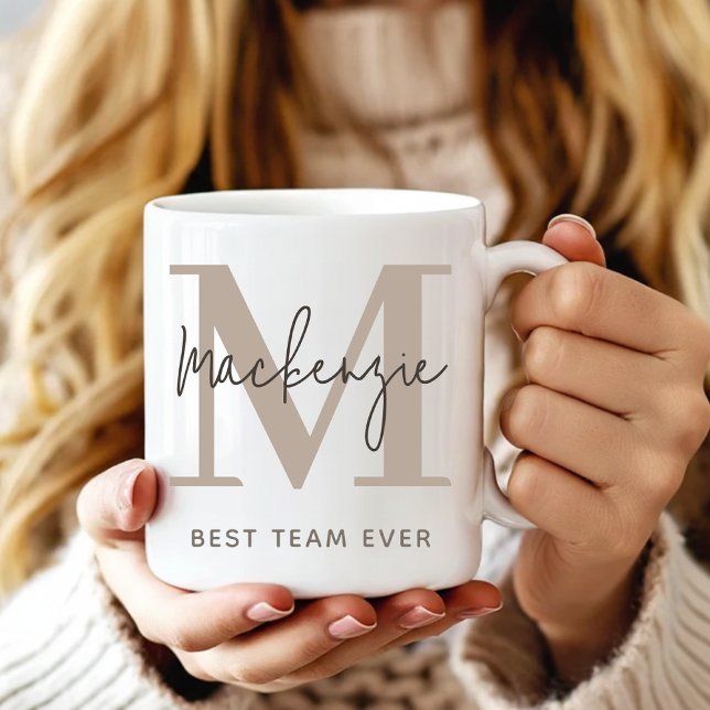 Café Caneca Personalizada com Monograma para Colega de  (Classy Monogram Mug Gift for Bridal Shower, Neutral Personalized Mug Gift for Office or Coworkers)