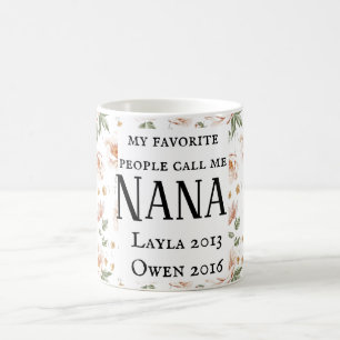Café caneca personalizada de Nana com os nomes florais