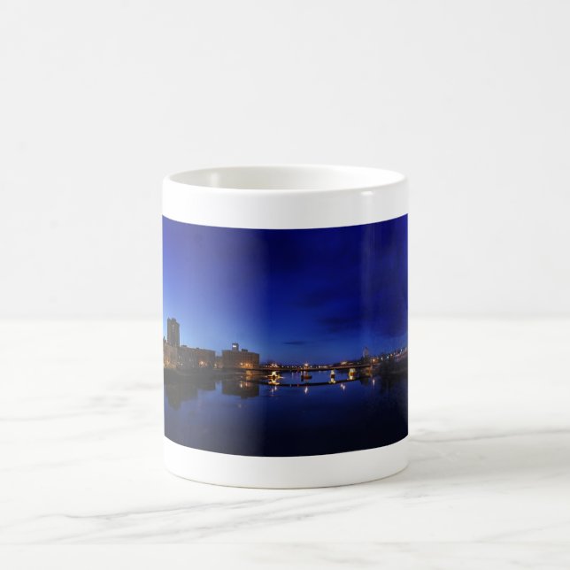 Café Caneca pura do rio de Saginaw Nightime (Centro)