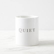 Caneca Quiet – Design de Tipografia Minimalista