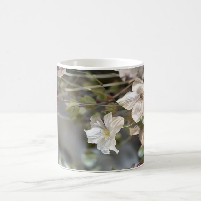 Café Caneca Sofisticada de Floral Branco | Flores Pálid (Centro)
